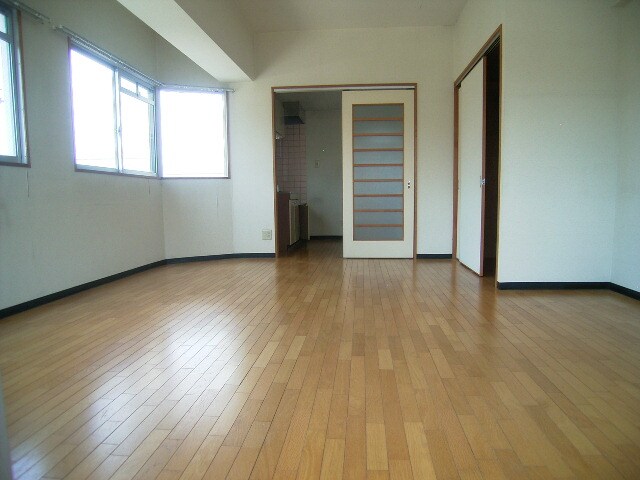 物件内観写真2　(現況を優先します。（撮影時期：2006年5月）)