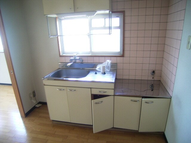 物件内観写真3　(現況を優先します。（撮影時期：2006年5月）)