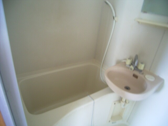 物件内観写真4　(現況を優先します。（撮影時期：2006年5月）)