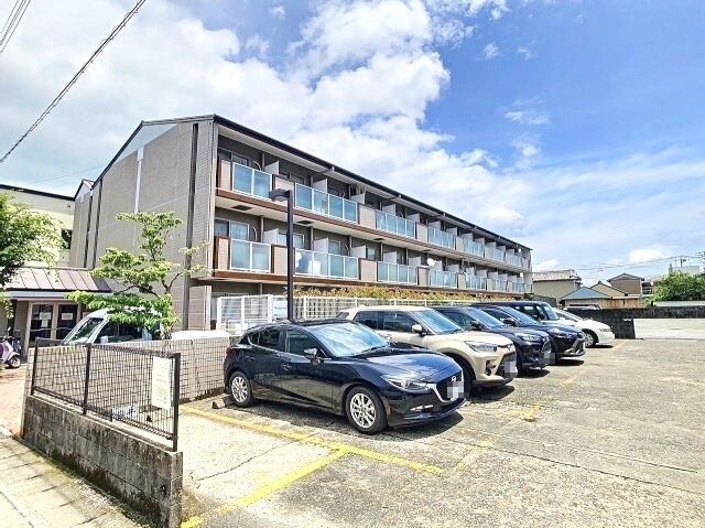 物件外観写真1　(2022年6月撮影)