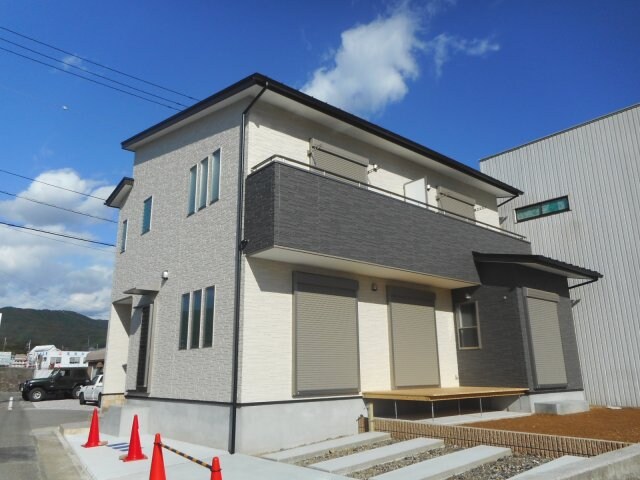 物件外観写真1　(現況を優先します。（撮影時期：2016年11月）)