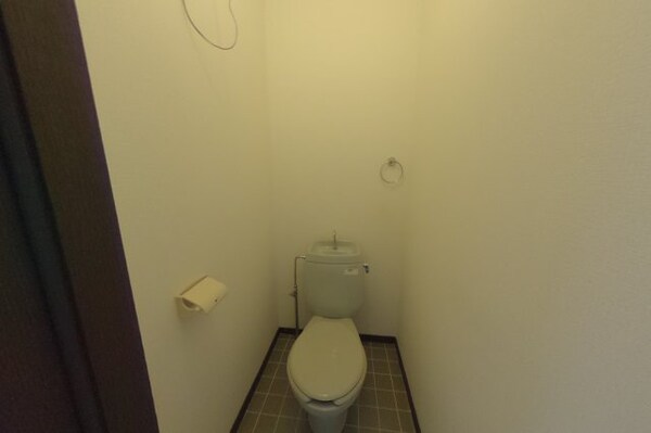 トイレ(別室の写真です（205）。現況を優先します。)