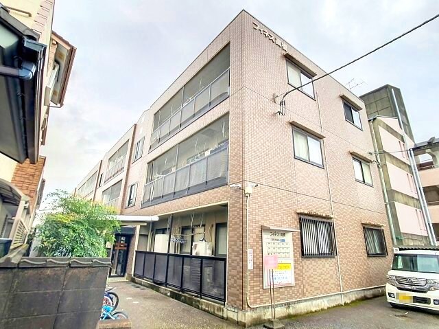 物件外観写真1　(2024年11月撮影)