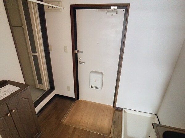 玄関(2024年12月撮影)