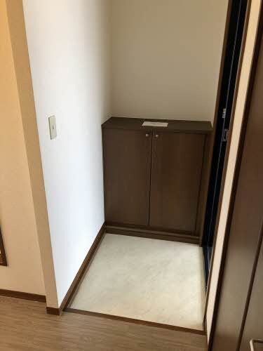 物件内観写真11　(玄関)