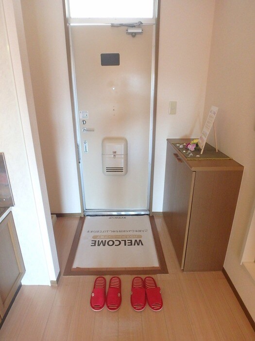 物件内観写真14　(玄関)