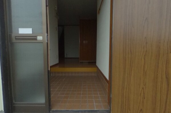 玄関(現況が相違する場合は現況を優先致します。)