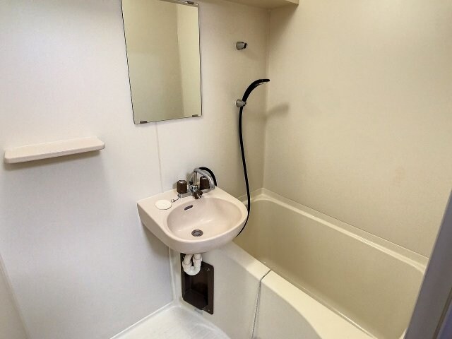 物件内観写真4　(現況が相違する場合は現況を優先致します。)