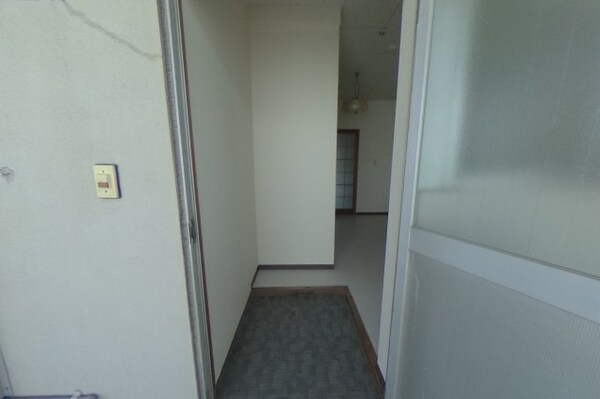 玄関(2021年4月撮影)