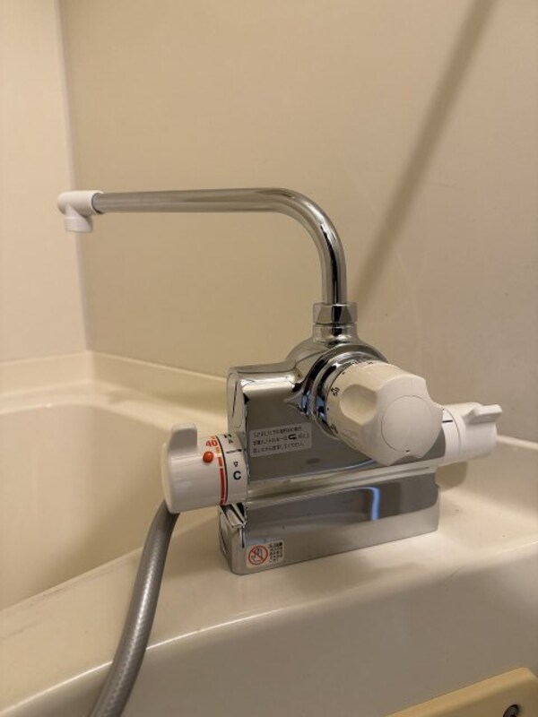 浴室(お風呂場には自動でお湯が止まる定量止水シャワー水栓付きです♪)