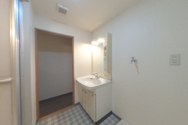 物件内観写真8　(現況が相違する場合は現況を優先致します。)