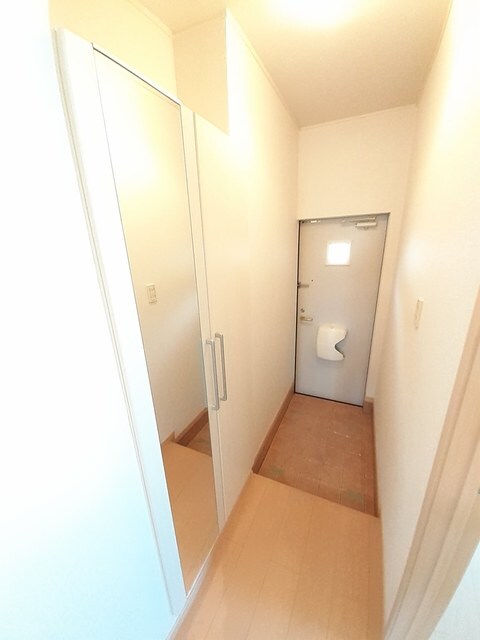 物件内観写真13　(玄関)