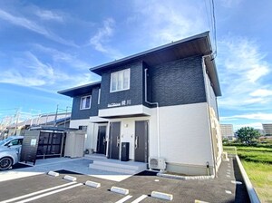 シャーメゾン鏡川外観写真
