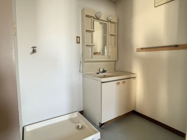 洗面・脱衣所(現況が相違する場合は現況を優先致します。)