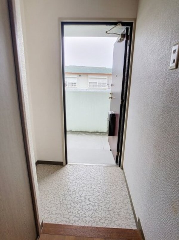 玄関(2025年5月撮影※現況を優先致します。)