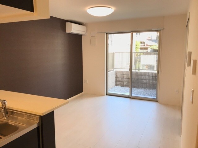 物件内観写真3　(リビング)