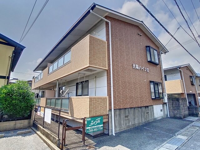 物件外観写真1　(現況が相違する場合は現況を優先致します。)