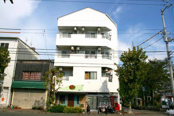 外観(2011年10月撮影)