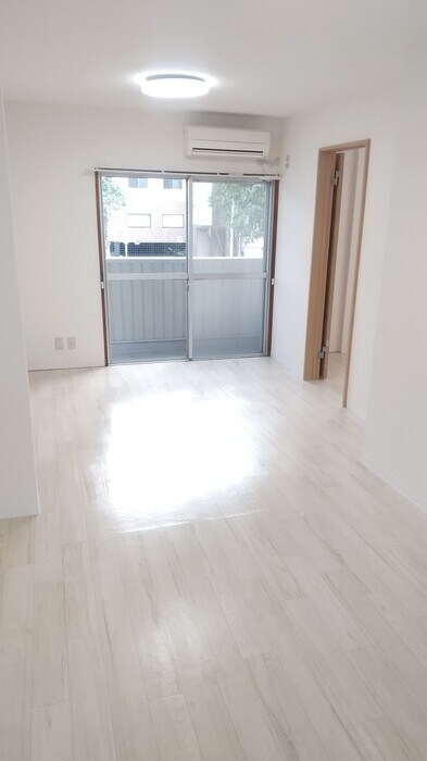 物件内観写真2　(LDK)