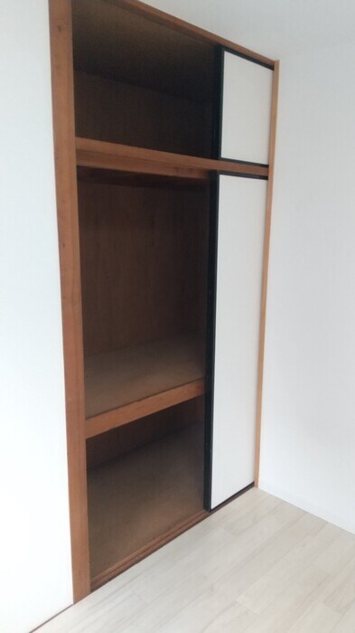 物件内観写真8　(物入)