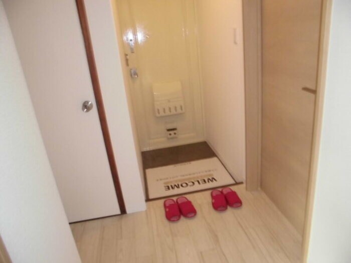 物件内観写真12　(玄関)