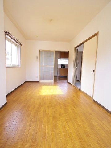 物件内観写真2　(居室・リビング)