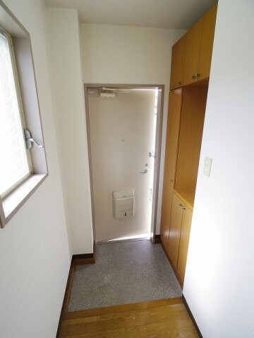 物件内観写真12　(玄関)