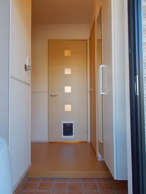 物件内観写真7　(玄関)