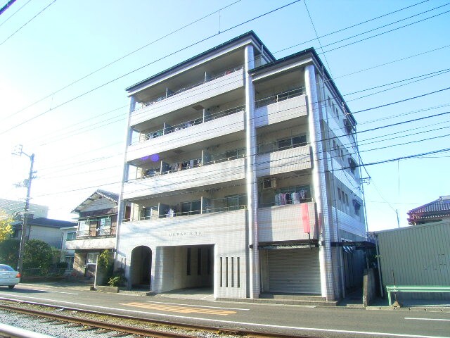 物件外観写真1　(現況が相違する場合は現況を優先致します。)