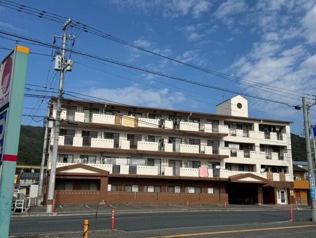 物件外観写真1　(現況が相違する場合は現況を優先致します。)