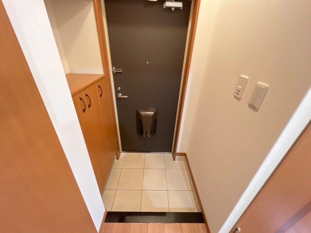 物件内観写真16　(玄関)