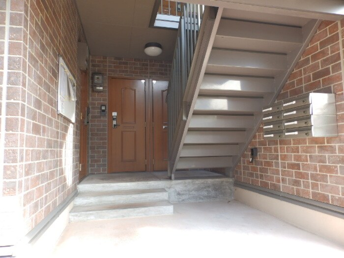 物件外観写真4　(エントランス)