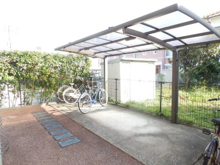 物件内観写真12　(駐輪場)