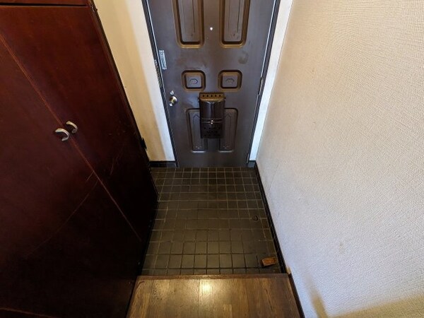 玄関(2025年8月撮影※現況を優先します。)