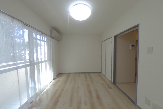 物件内観写真2　(同タイプ間取り別室の写真です。（314）現況が相違する場合は)