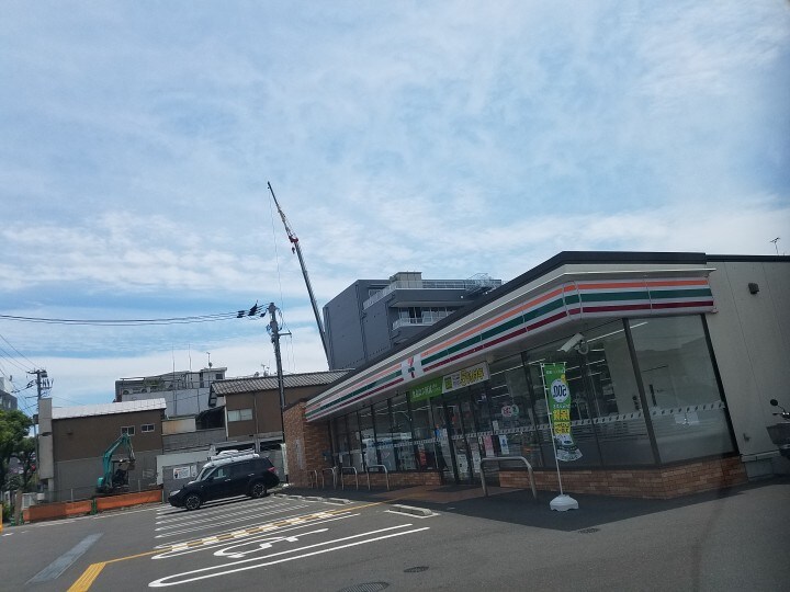 物件内観写真3　(セブンイレブン 高知駅北店 563m)