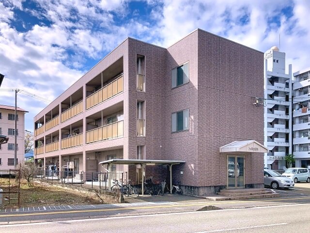 物件外観写真1　(2025年10月撮影)