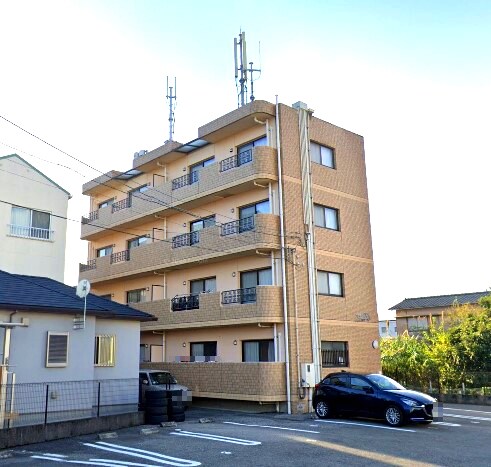 物件外観写真1　(現況が相違する場合は現況を優先致します。)