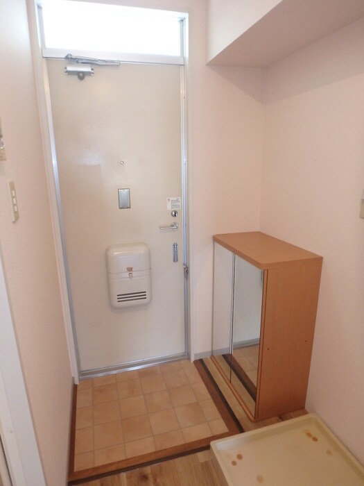 物件内観写真14　(玄関)