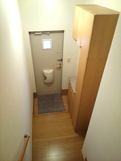 物件内観写真13　(玄関)