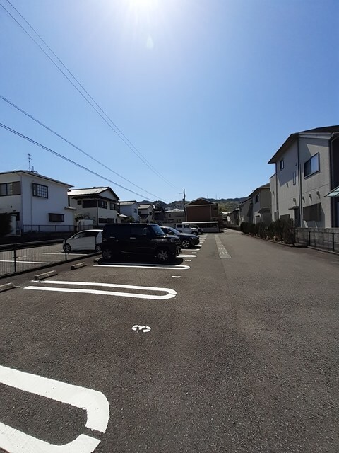 物件外観写真2　(駐車場)
