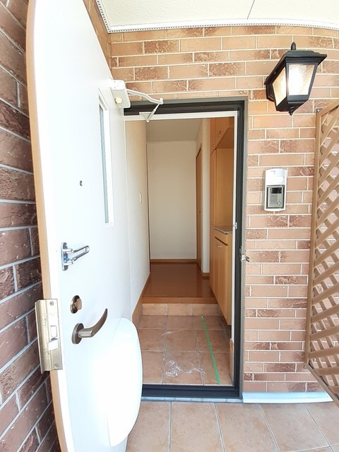 物件内観写真13　(玄関)