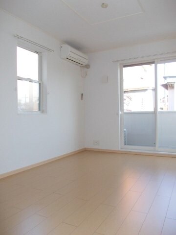 物件内観写真2　(居室・リビング)