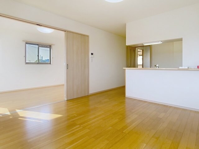 物件内観写真4　(現況が相違する場合は現況を優先致します。2025年11月撮影)