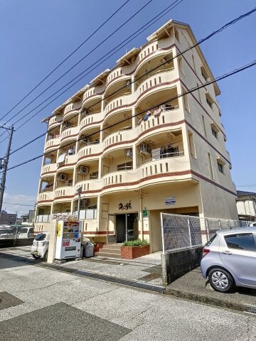 物件外観写真1　(現況が相違する場合は現況を優先致します。)