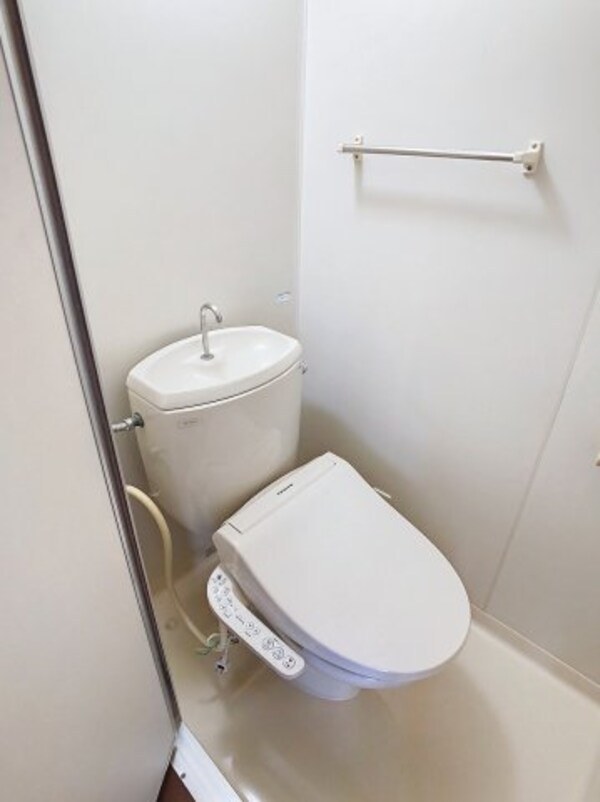 トイレ(2024年12月撮影※現況を優先致します。)