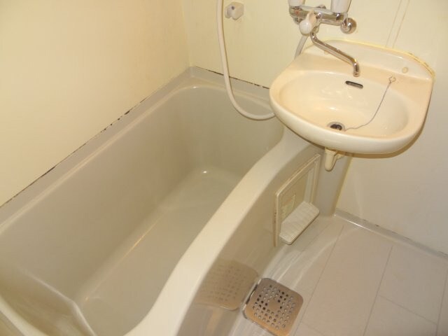 物件内観写真4　(2階別室の参考写真です。現況を優先します。（206）)