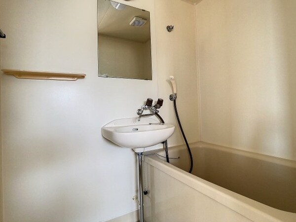 浴室(2023年9月撮影※現況を優先します。)