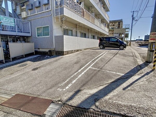 駐車場(2023年1月撮影※現況を優先致します。)