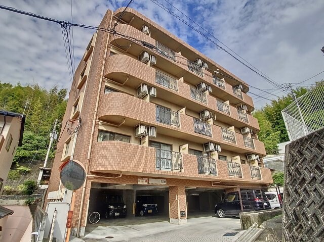 物件外観写真1　(現況と異なる部分は現況を優先いたします。)